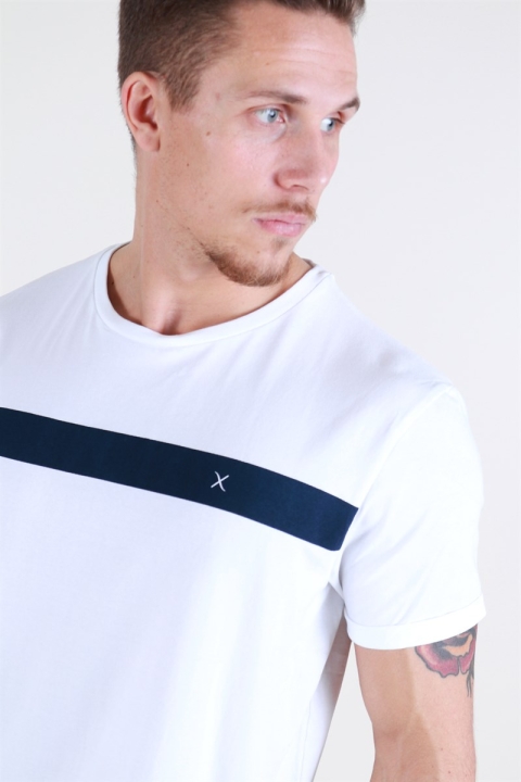 Clean Cut Axel Logo T-skjorte S/S White