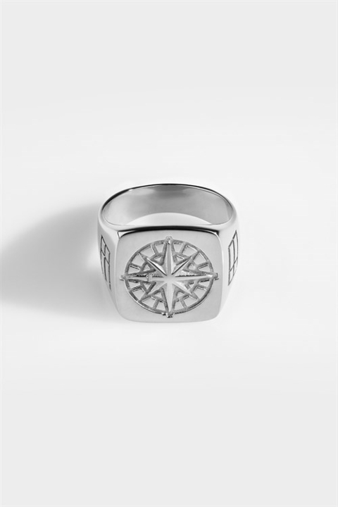 Northern Legacy Oversize Compass Ring Silver