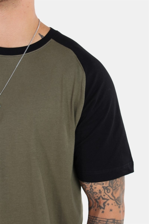 Basic Brand Raglan T-skjorte New Army/Black