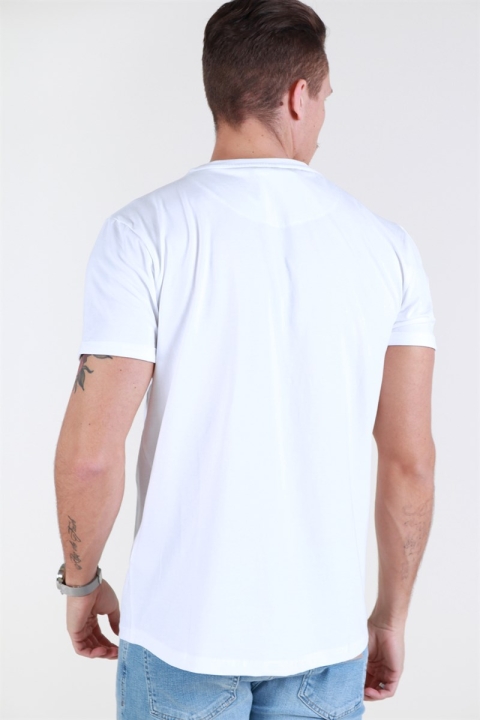 Clean Cut Axel Logo T-skjorte S/S White