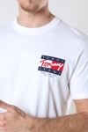 TOMMY JEANS TJM VINTAGE FLAG SIGNATURE TEE Ivory